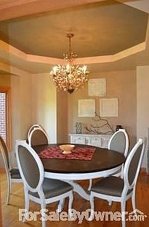 Elegant Dining : Bay window and really nice bump out for hutch or buffet