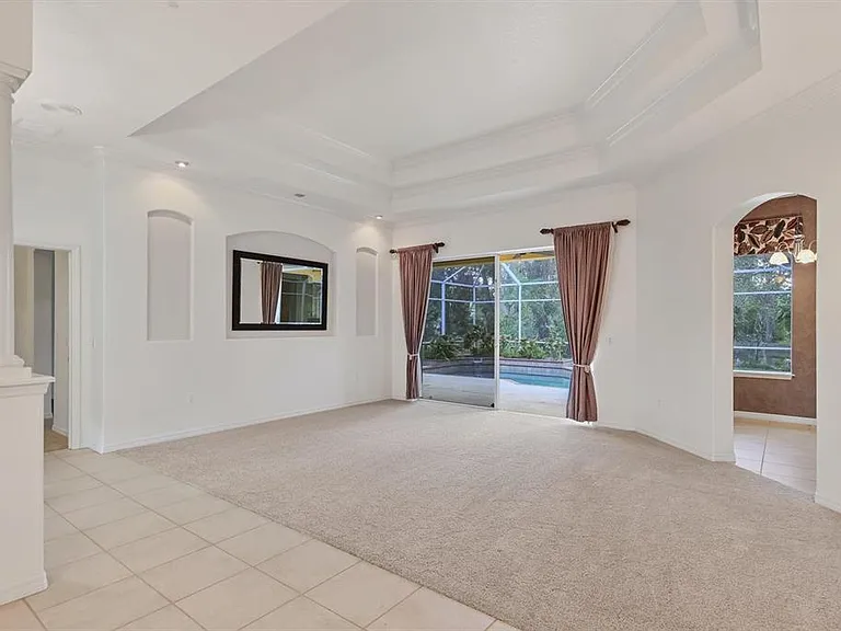4920 Old Oakleaf Dr — Photo 8