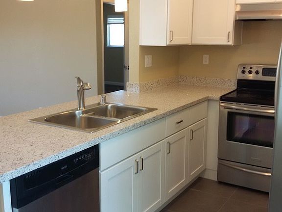 4th image of 374 N 5th St APT 6