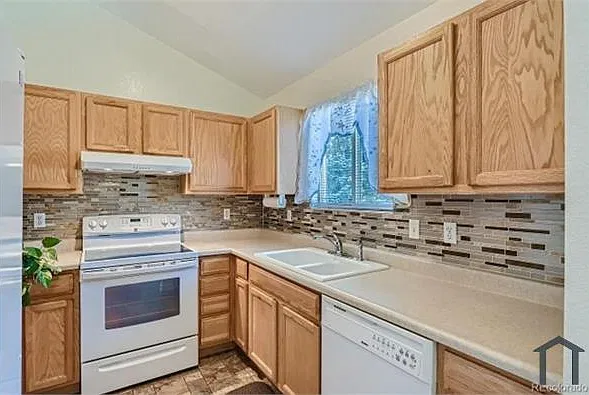 3 bed, 1750 sqft, $2,900 — Photo 2