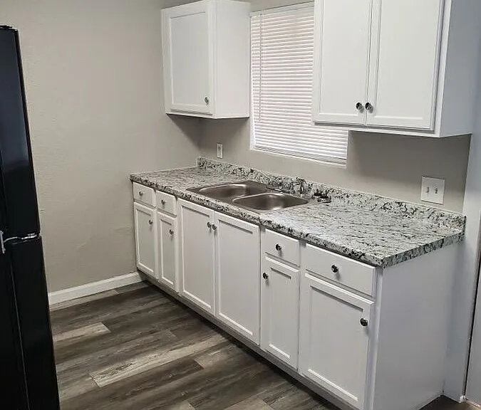 608 N Center St — Photo 1