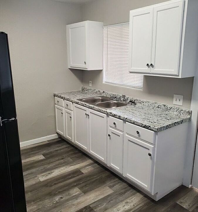 1st image of 608 N Center St