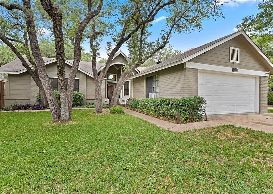 1st image of 1705 Honeyweed St