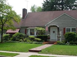 94 Lefferts Rd, Garden City, NY 11530