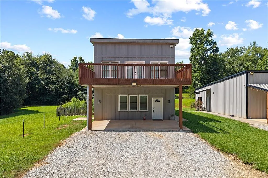 3 bed, 3.0 bath, 5190 sqft, $5,000 — Photo 1