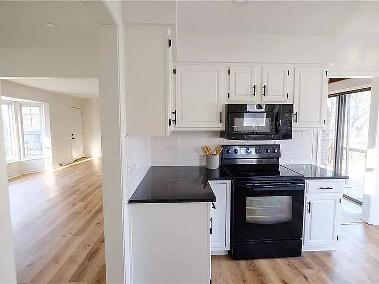 504 NE Johnston Dr — Photo 7