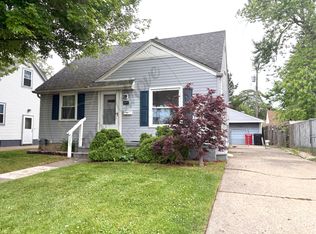 25871 Oakland St, Roseville, MI 48066
