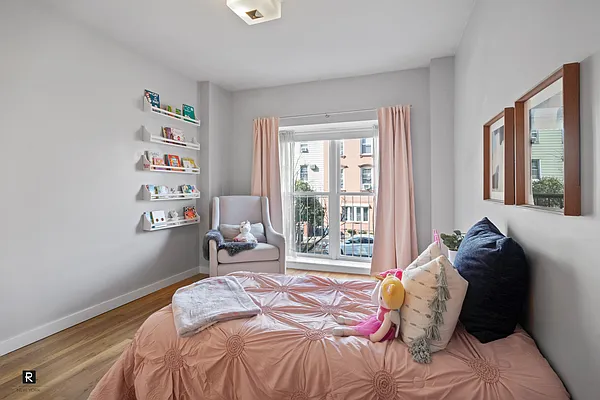 Sold by R New York | media 4