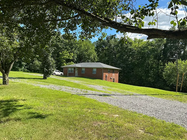 275 Attaway Rd — Photo 2