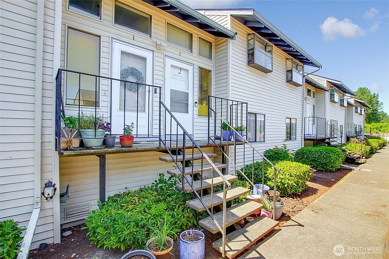 3rd image of 1313 W James Street #2