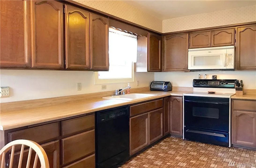 7 bed, 2700 sqft, $4,650 — Photo 3