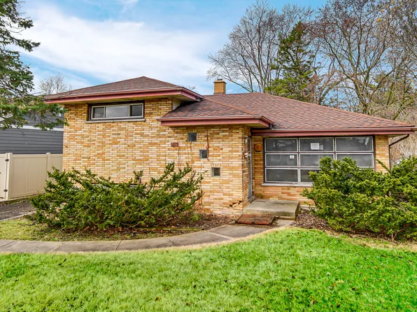 220 N Michigan Ave, Villa Park, IL 60181