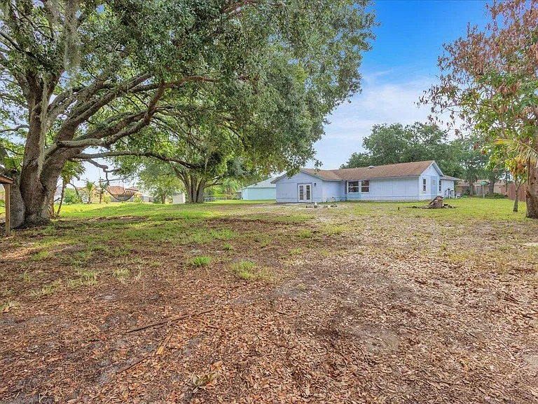 1097 SW McDevitt Ave — Photo 3