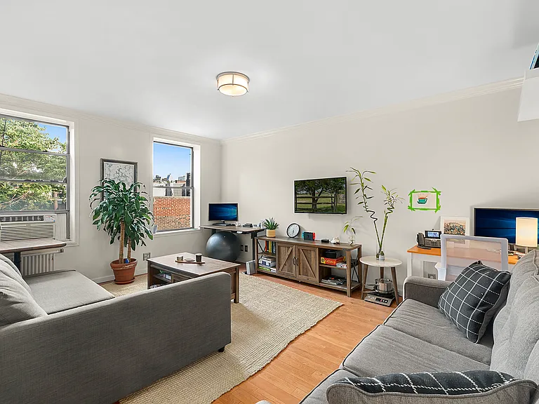 204 9th Ave #5R — Photo 1