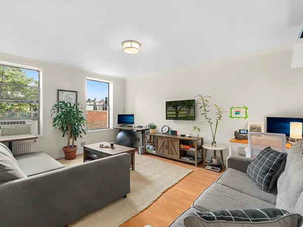 204 9th Avenue image 1 of 7