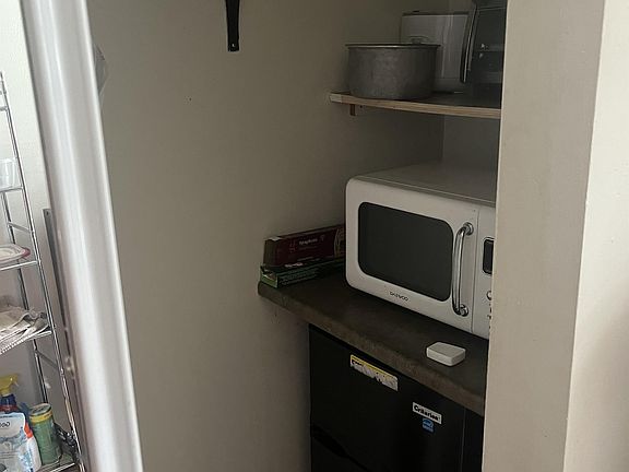 5th image of 240 W Lakelawn Pl #10904368