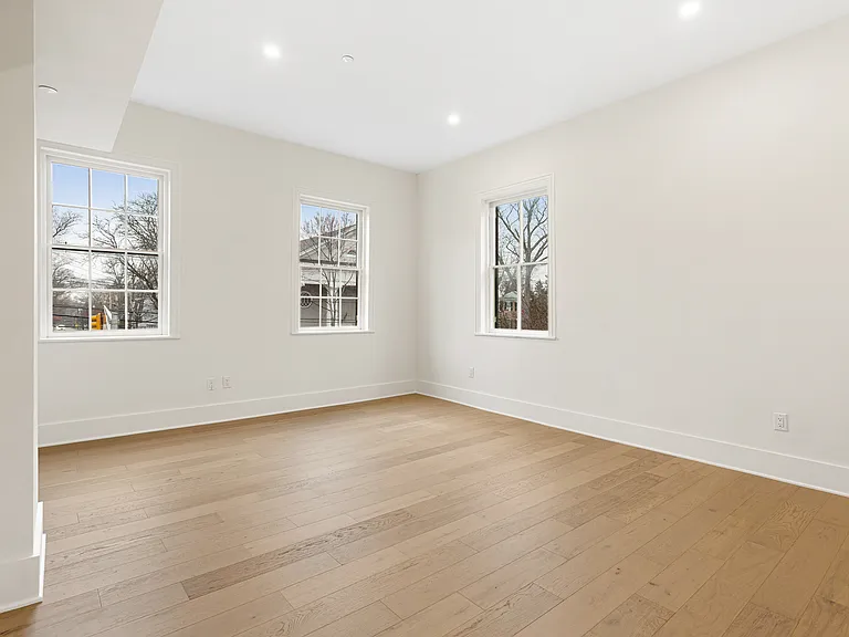 300 Kings Hwy E #C — Photo 6