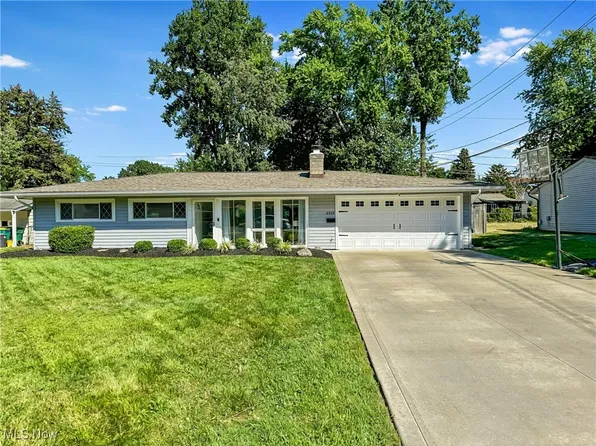 6235 Cedarwood Rd, Mentor, OH 44060