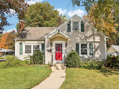 704 East Washington STREET, Oconomowoc, WI, 53066