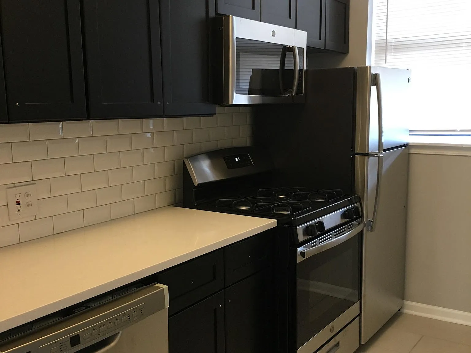 837 W Sunnyside Ave — Photo 3