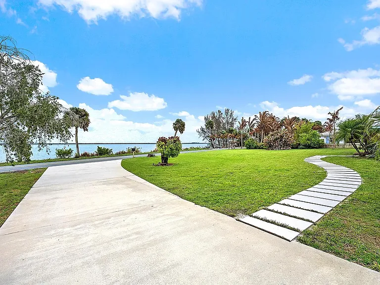 6205 S Indian River Dr — Photo 35