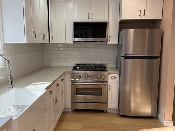 3rd image of 1526 E 4th St #1528