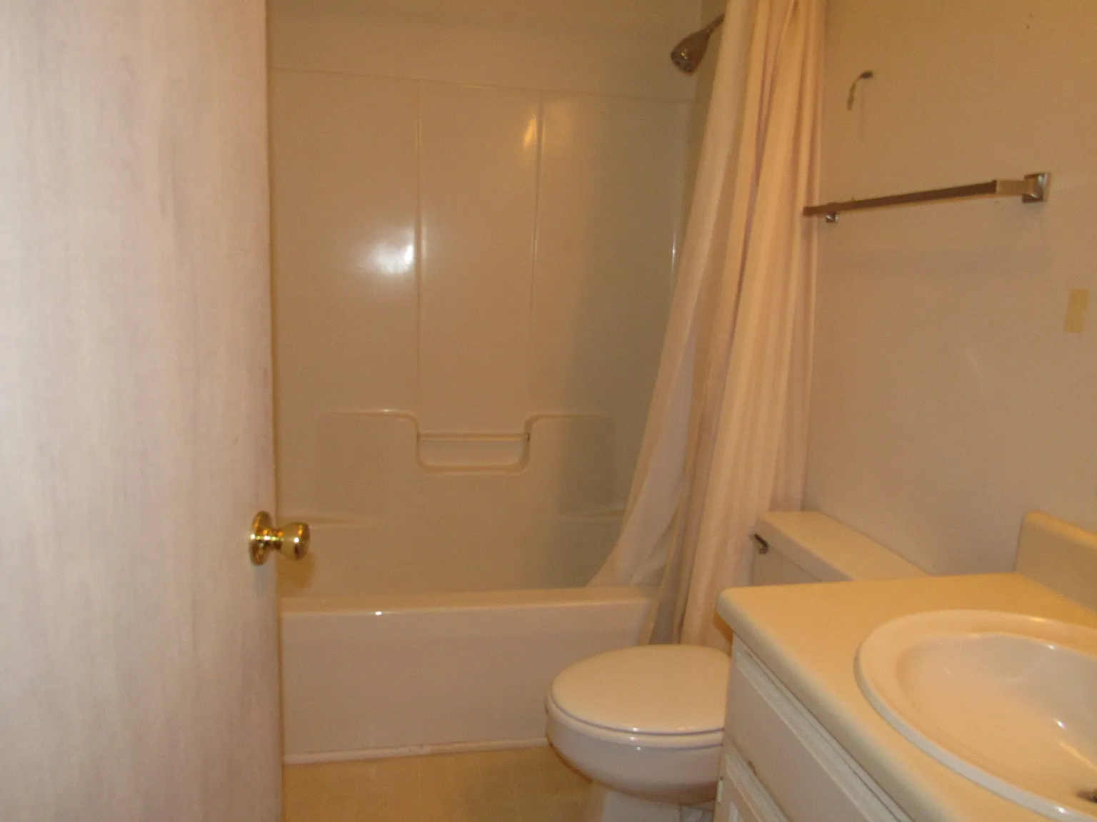 3 bed, 2.5 bath, 1500 sqft, $1,500 — Photo 3