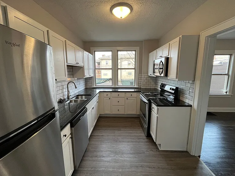 465 E Hudson St — Photo 6