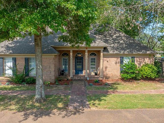 3rd image of 239 Hickory Ln
