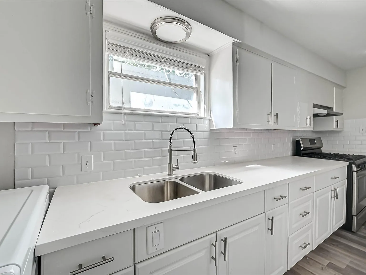 1 bed, 1.0 bath, 4298 sqft, $1,400 — Photo 4