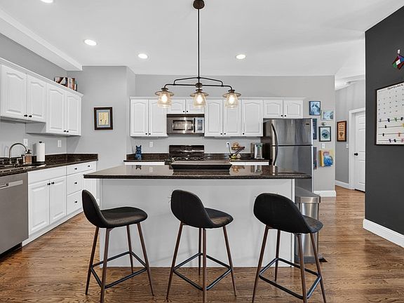 4th image of 131 Derby St APT 1R
