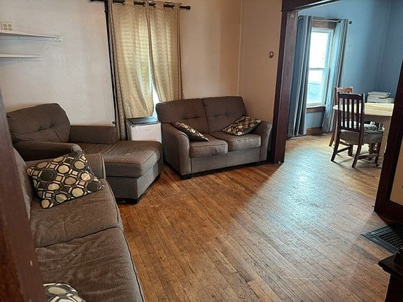 5th image of 342 Floral Ave