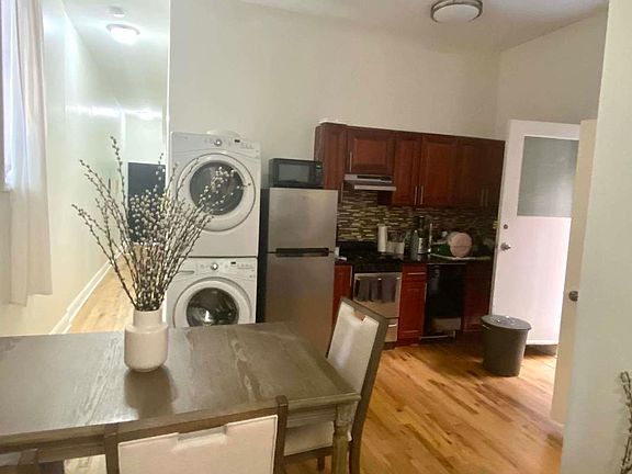3rd image of 139 E 13th St #1CC