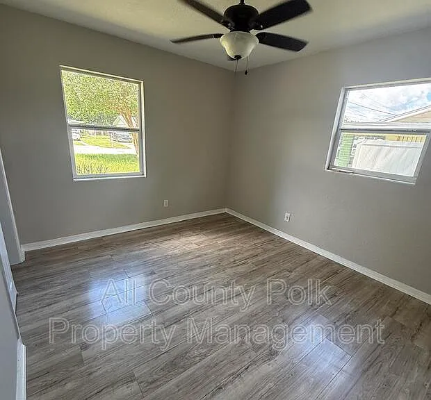 219 Palm Ave — Photo 2