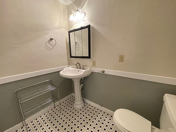 5th image of 411 15th Ave S APT D
