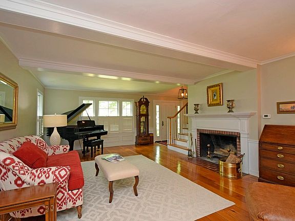 5th image of 611 Floral Ave