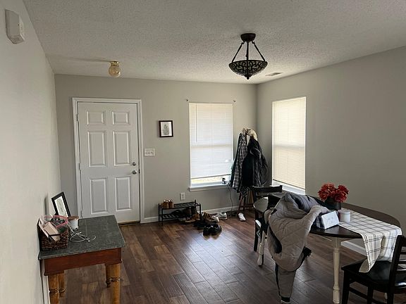 4th image of 7113 Parklake Pl