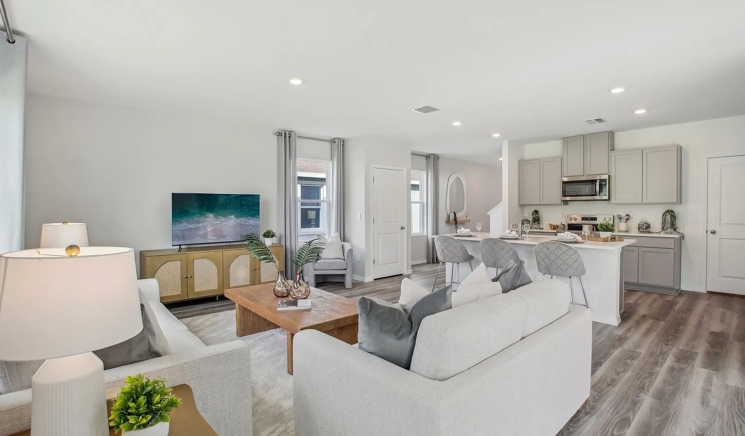 4 bed, 2305 sqft, $800 — Photo 3