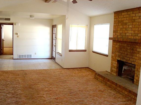 3rd image of 1021 Southwestern Dr