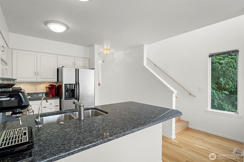 4th image of 5243 40th Avenue NE