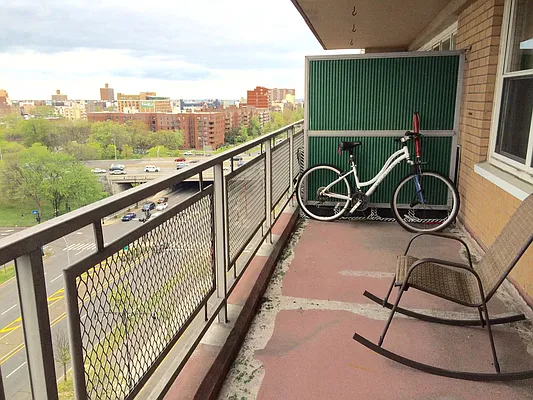 Sold by Elbe Real Estate Inc | media 25