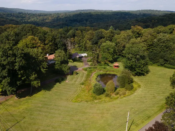32 Tuttle Court, Bethany, CT 06524