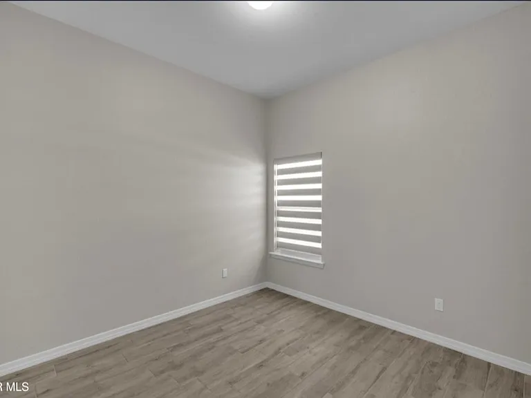 13729 Lago Vista Ave — Photo 37