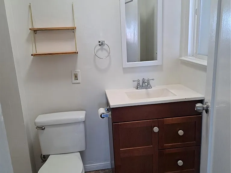 3607 Crest Dr — Photo 4