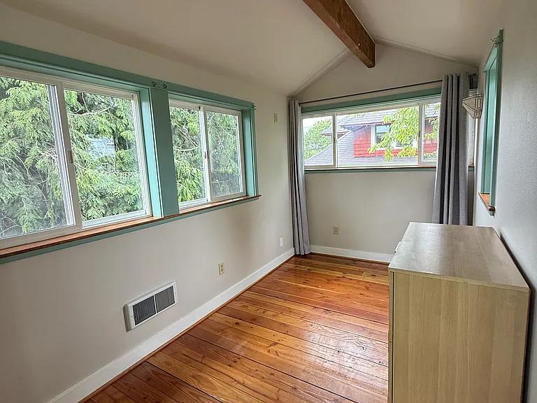 5619 NE Flanders St — Photo 11