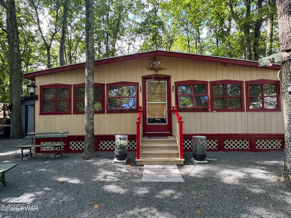 140 Paupack Dr, Shohola, PA 18458