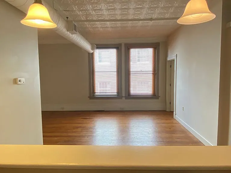 121 W Broad St — Photo 15