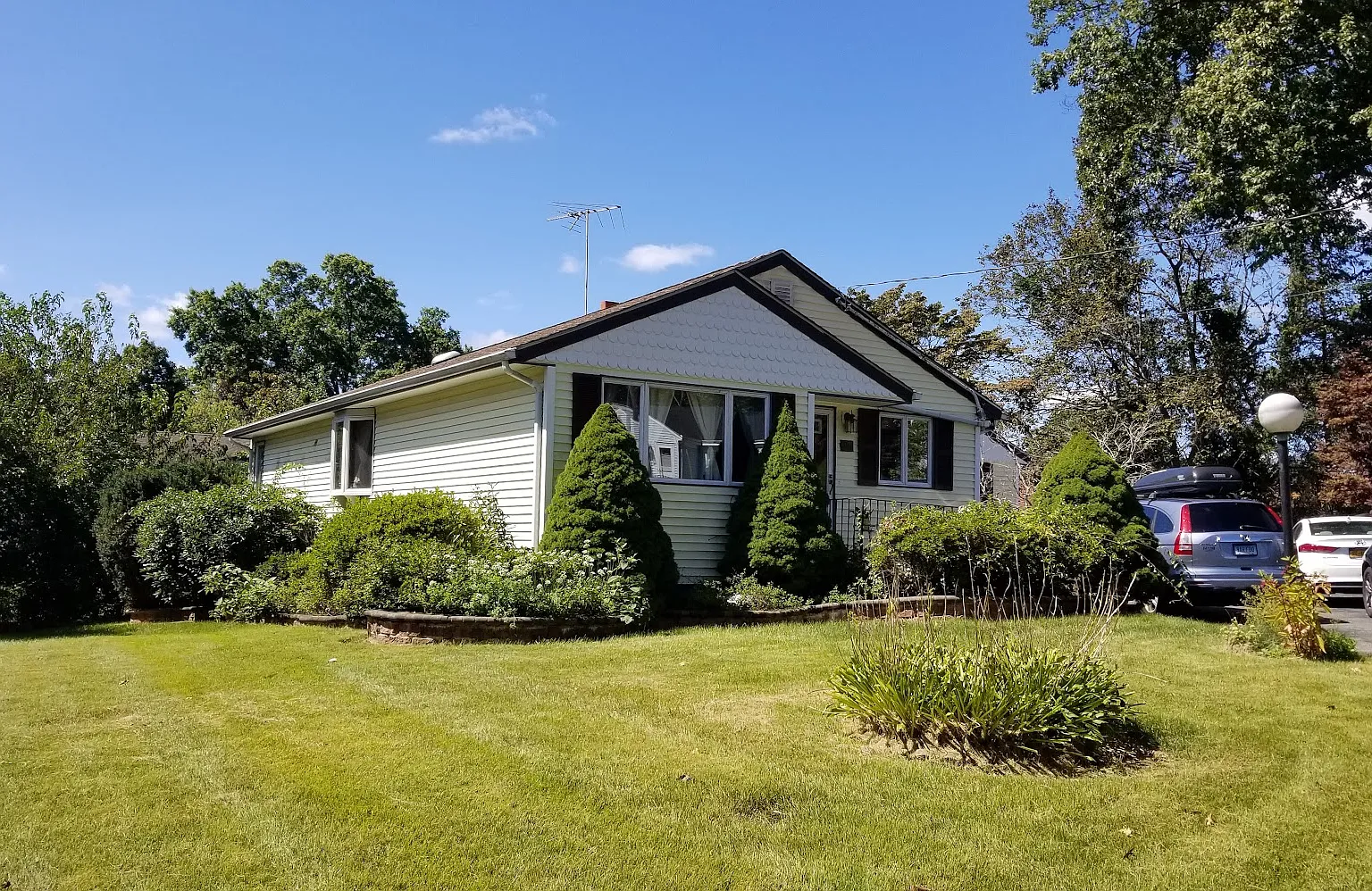 27 Donald Ct — Photo 1