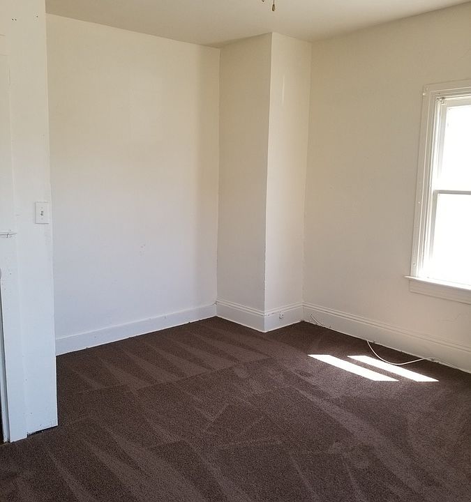 2nd image of 201 N Queen St APT 3