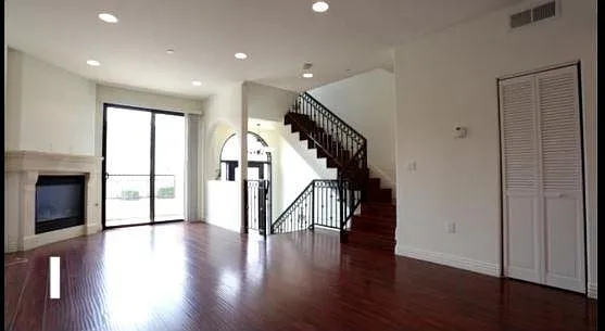 14248 Riverside Dr — Photo 6